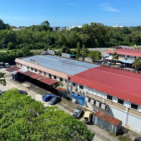 The Lanes Hotel Tutong Bagian luar foto