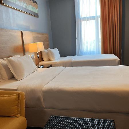 The Lanes Hotel Tutong Bagian luar foto