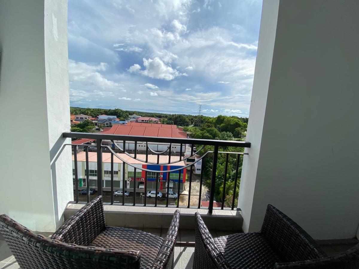 The Lanes Hotel Tutong Bagian luar foto