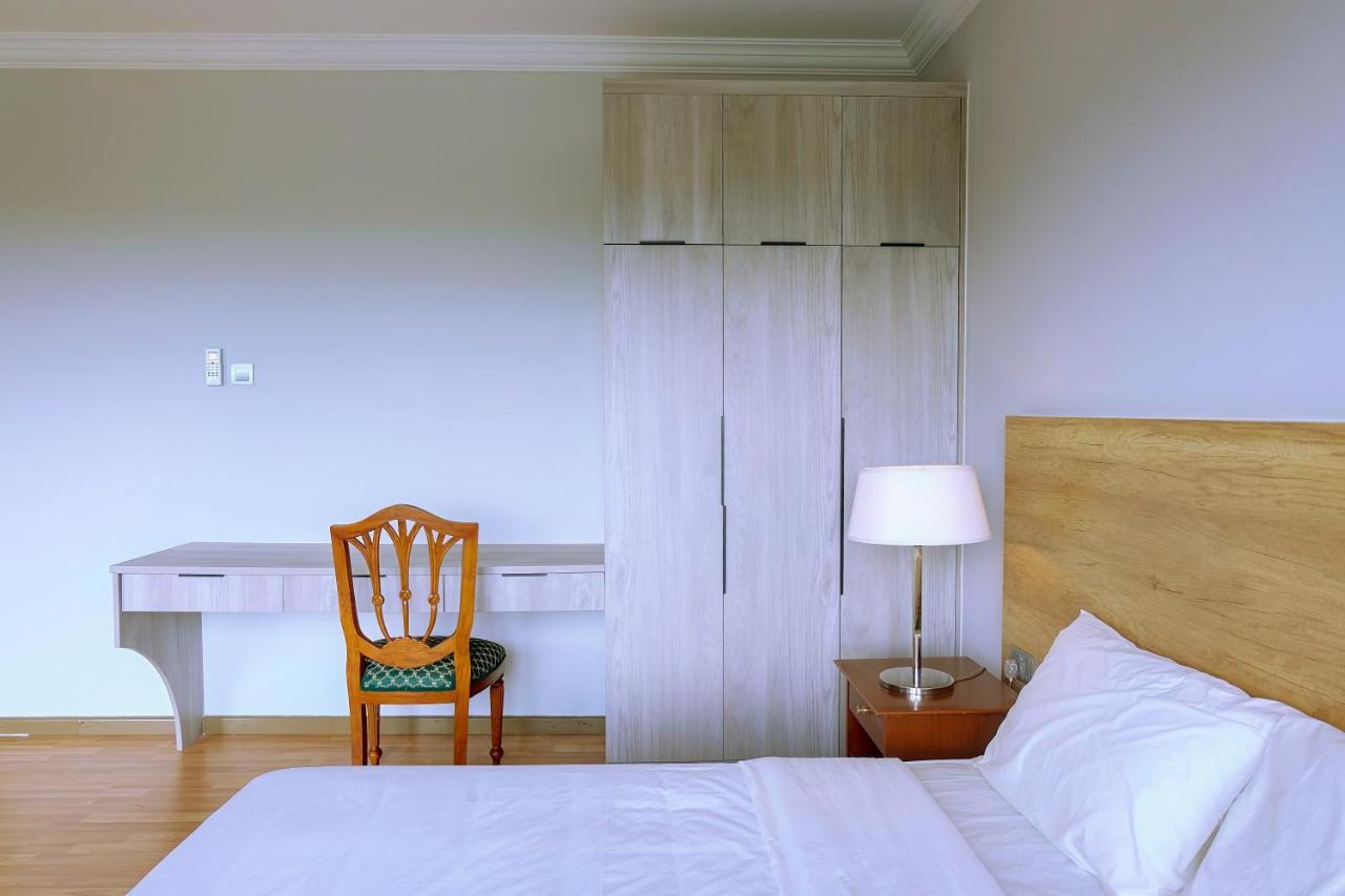 The Lanes Hotel Tutong Bagian luar foto