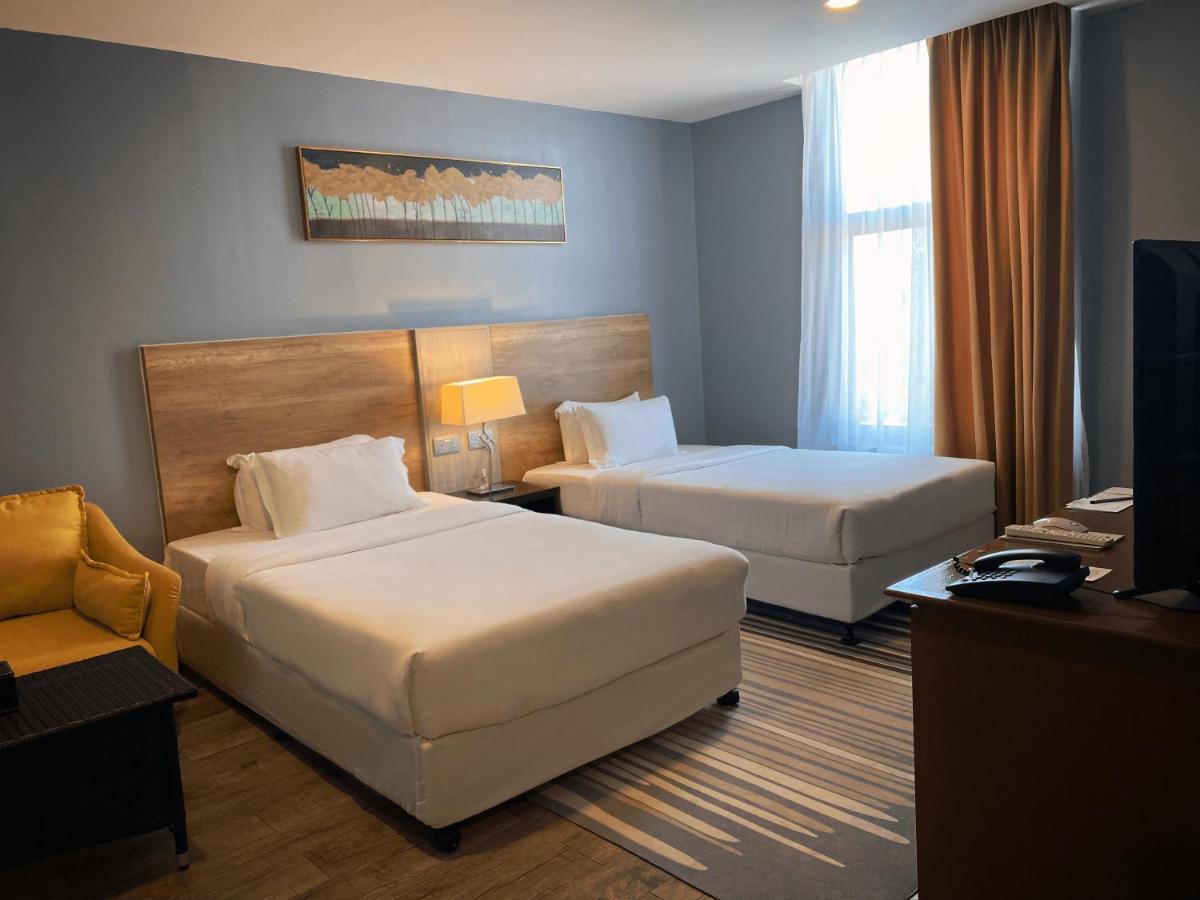 The Lanes Hotel Tutong Bagian luar foto
