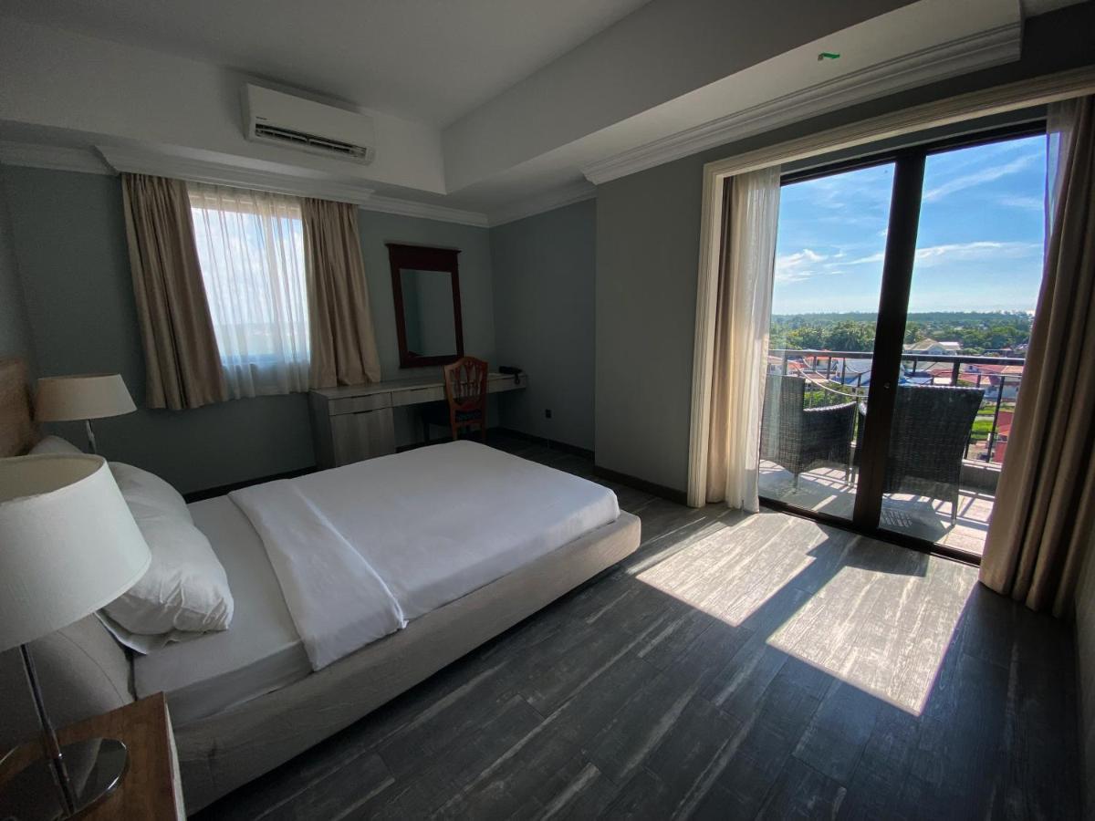 The Lanes Hotel Tutong Bagian luar foto