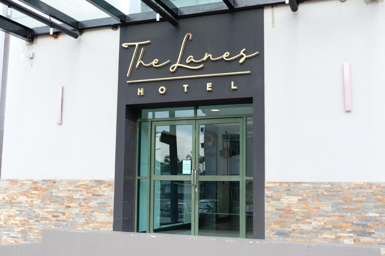 The Lanes Hotel Tutong Bagian luar foto